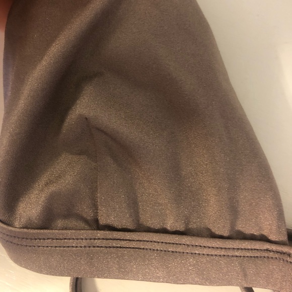 Metallic bronze triangle top - Picture 2 of 3